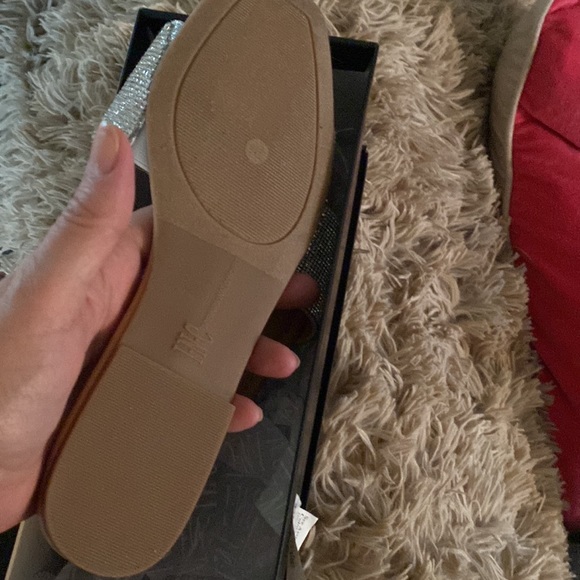 INC never worn / w box ..7 / fits like 71/2 - Picture 3 of 4